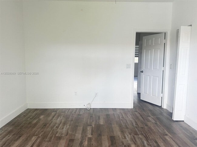 Building Photo - 662 NE 21st Terrace