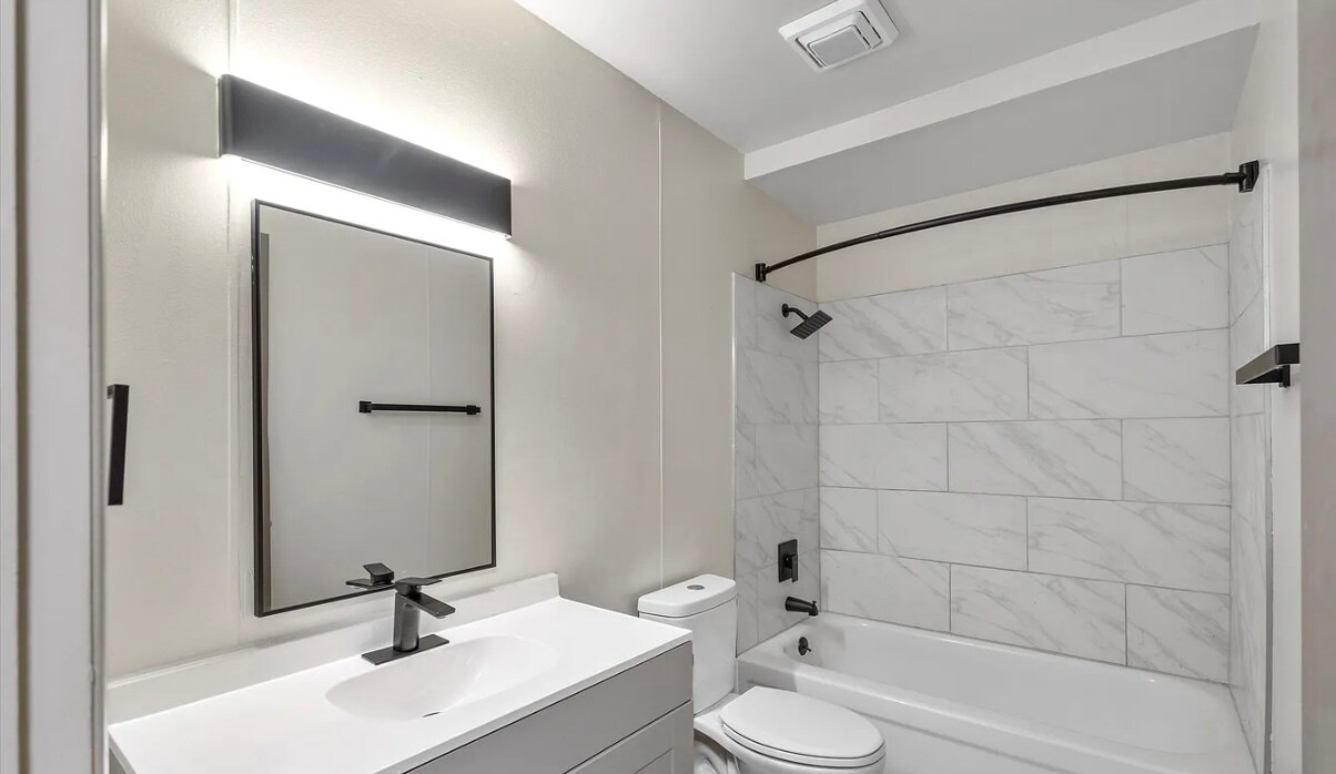 Building Photo - 1117 Karluk St