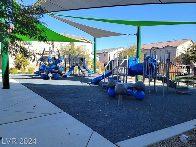 Building Photo - 3-BEDROOM TOWNHOME IN GATED NORTH LAS VEGA...