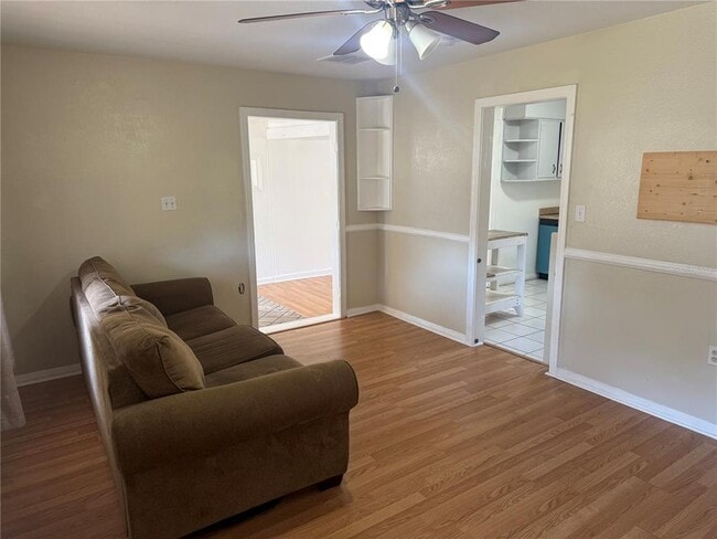 Building Photo - 3213 W Hartnett Ave