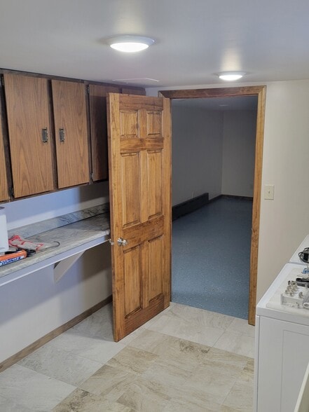 Laundry Room - 4605 Oneida St