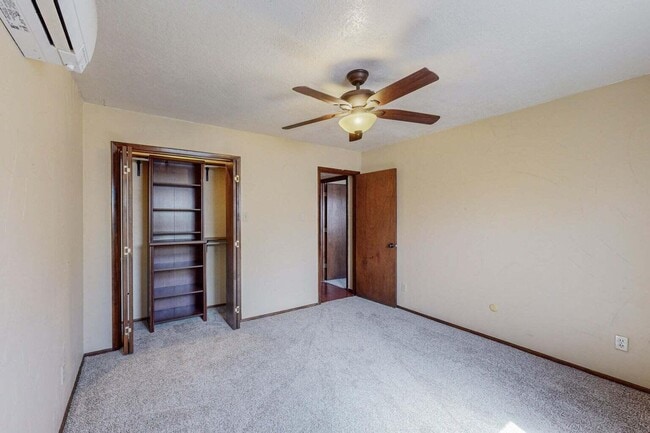 Building Photo - 501 Calle De