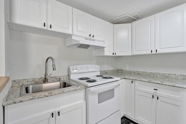 Building Photo - 234 NE 14th Ave