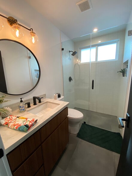 Building Photo - 2009 Warfield Ave