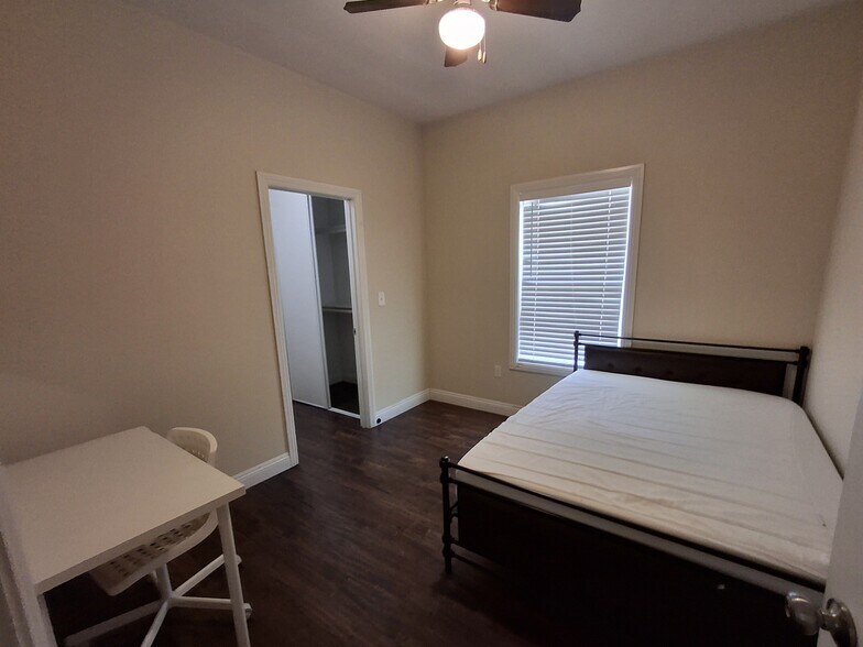 Building Photo - 1248 W 37th Dr