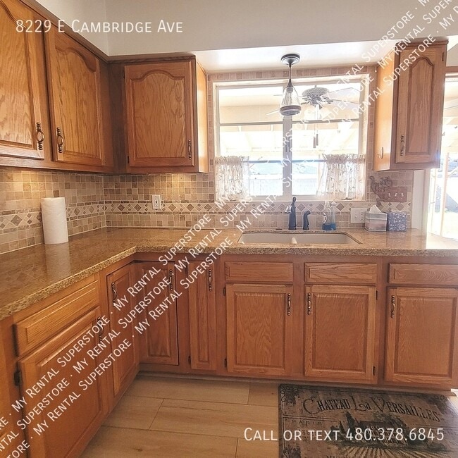 Building Photo - 8229 E Cambridge Ave