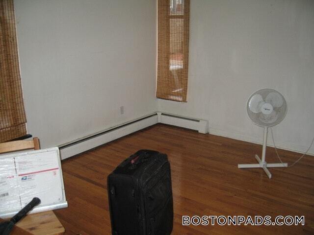 Building Photo - 524 Putnam Ave