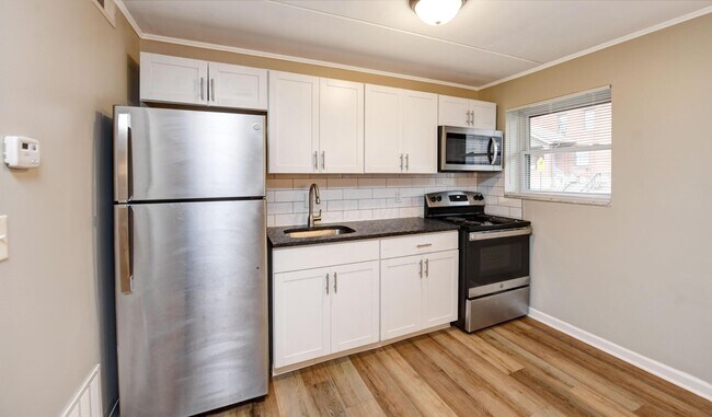 Building Photo - 458 Miller Ave