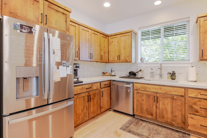 Building Photo - 63121 De Haviland Ct