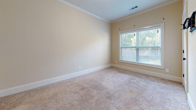 Building Photo - 8614 Crenshaw Dr