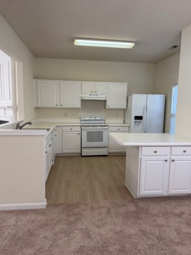 Building Photo - 712ca