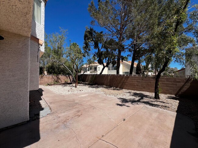 Building Photo - LARGE DESERT SHORES HOME, 4 BD 2.5 BATH, VAULTED CEILINGS, INCREDIBLE VALUE