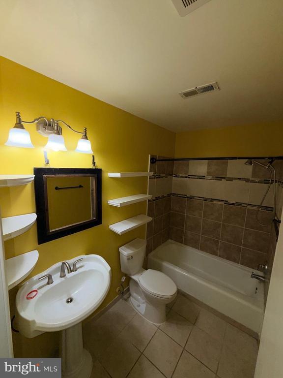 Building Photo - 9504 Covington Pl