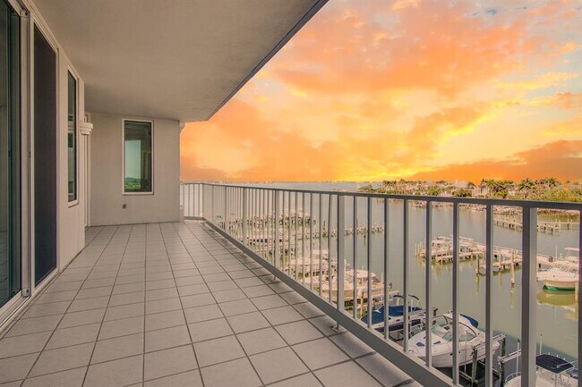 Building Photo - 1 Seaside Ln