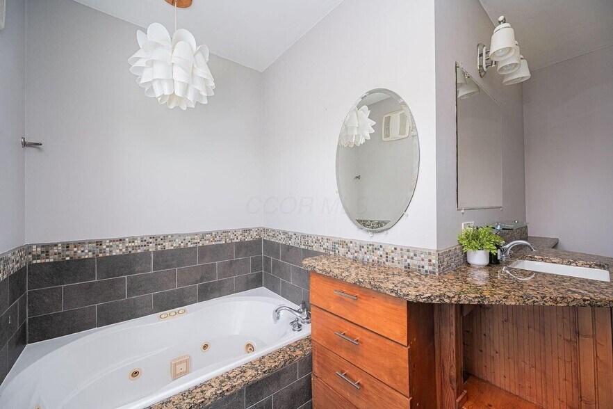 Soaking tub! - 248 W 4th Ave