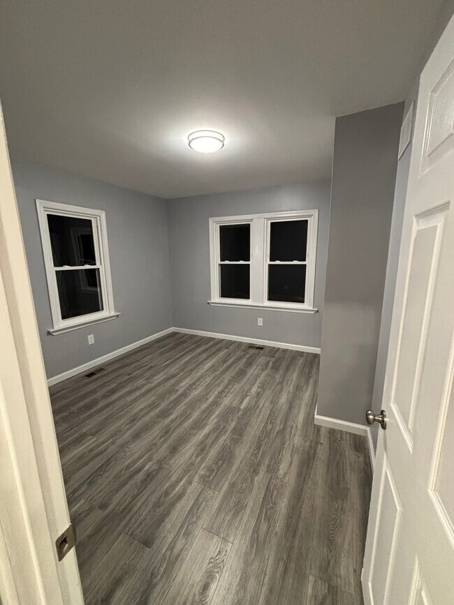 Building Photo - 2410 Cedar Ave