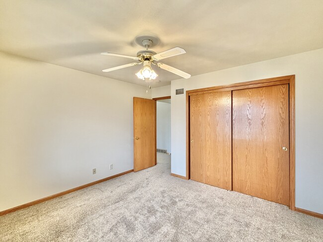 Building Photo - 2402 Stonefield Ln