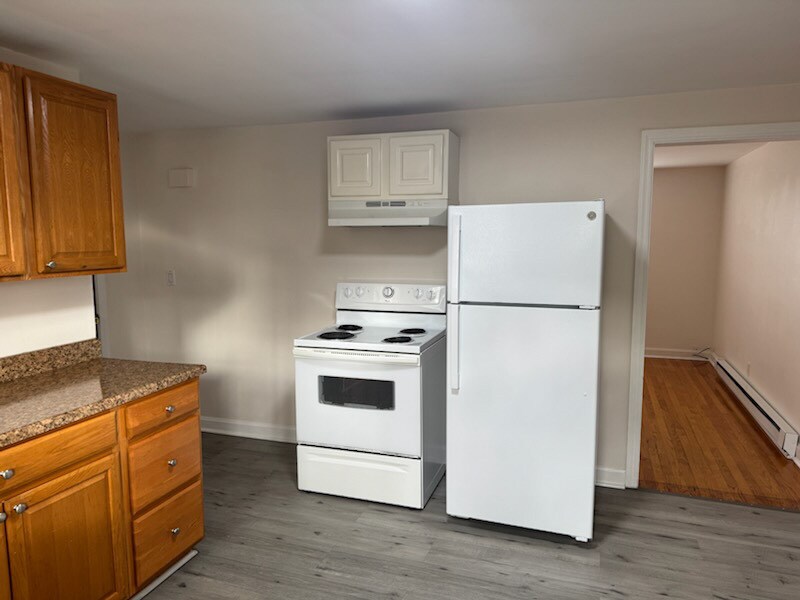 Building Photo - 65 Cowesett Ave