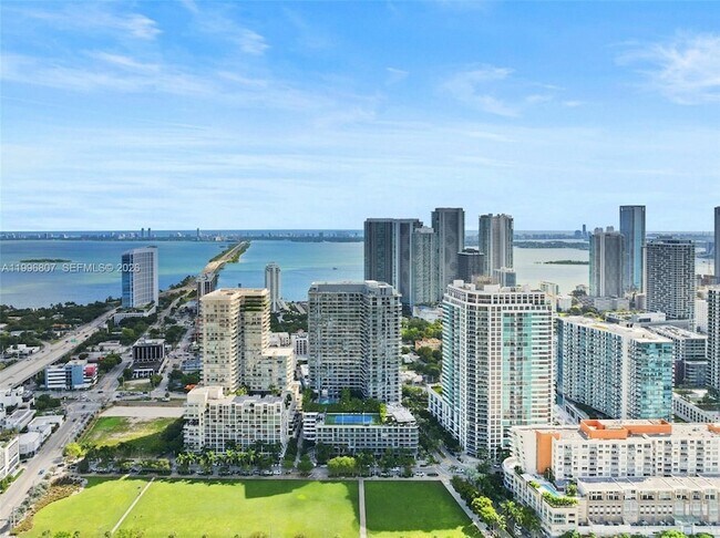 Building Photo - 121 NE 34th St