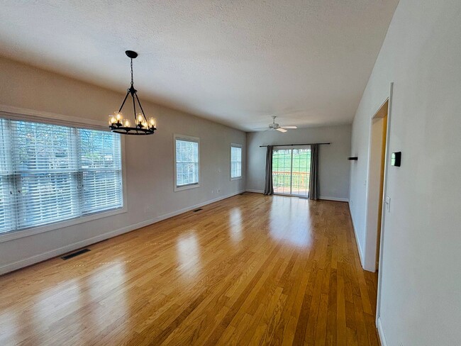 Building Photo - 200 Meadow Dr NW