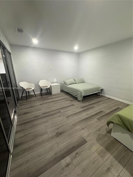 Building Photo - 5482 Lakewood Cir S