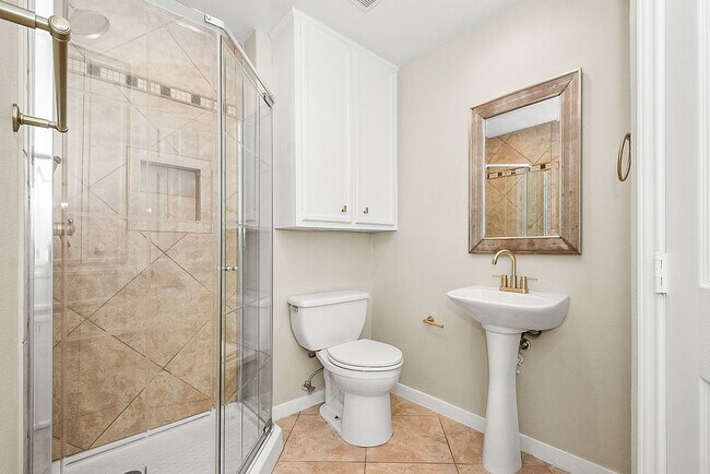 Building Photo - 5037 W 43rd St