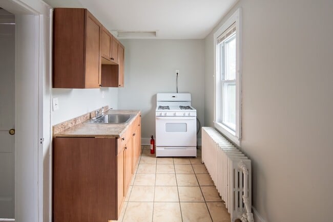 Building Photo - 1327 1st St
