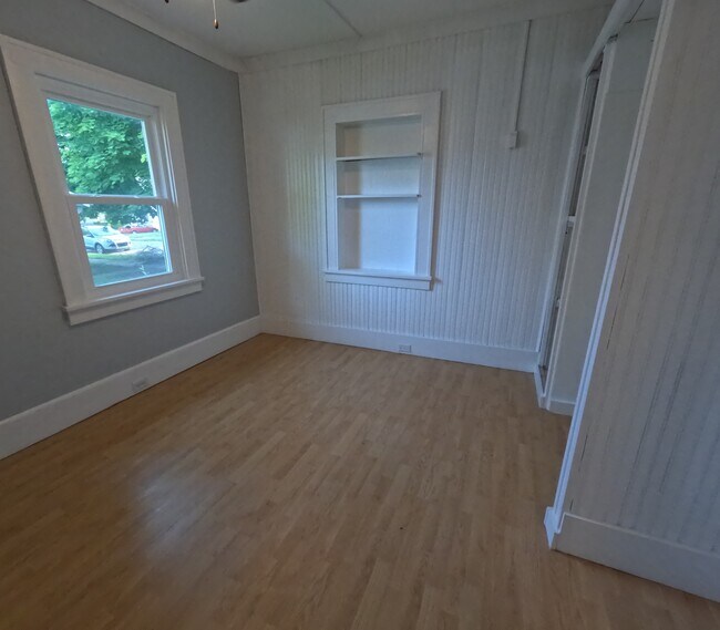 Building Photo - 738 S 28th St