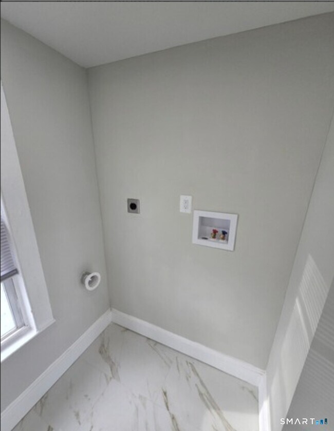 Building Photo - 80 Dickerman St