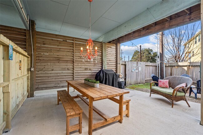 Building Photo - 715 Bayshore Dr