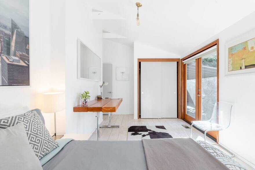 Building Photo - 4633 N Gantenbein Ave