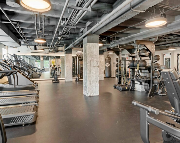 Building Photo - 1601 W Lake St