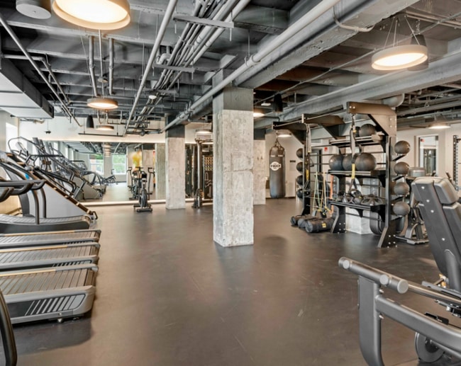 Building Photo - 1601 W Lake St