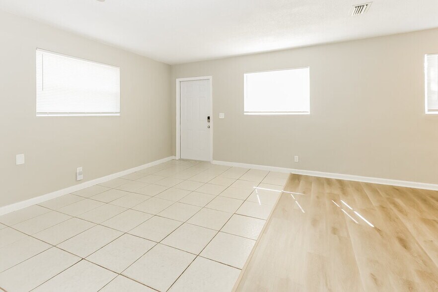 Building Photo - 513 SW 10th St