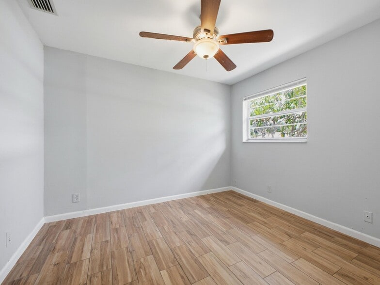 Building Photo - 3561 Oberon Ave