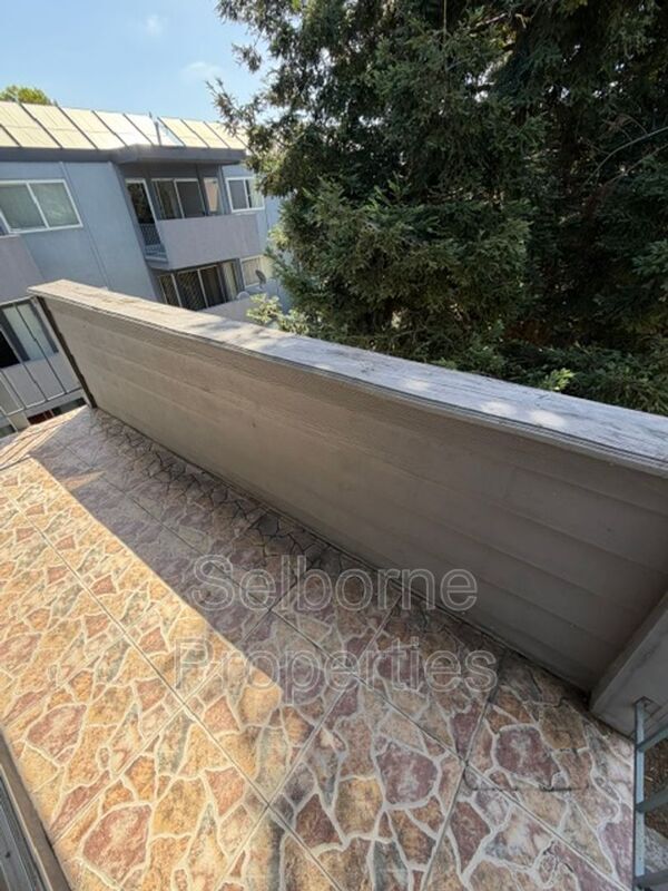 Building Photo - 407 Fairmount Ave
