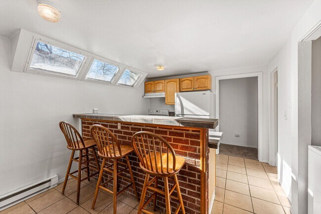 Building Photo - Great location near City Park!