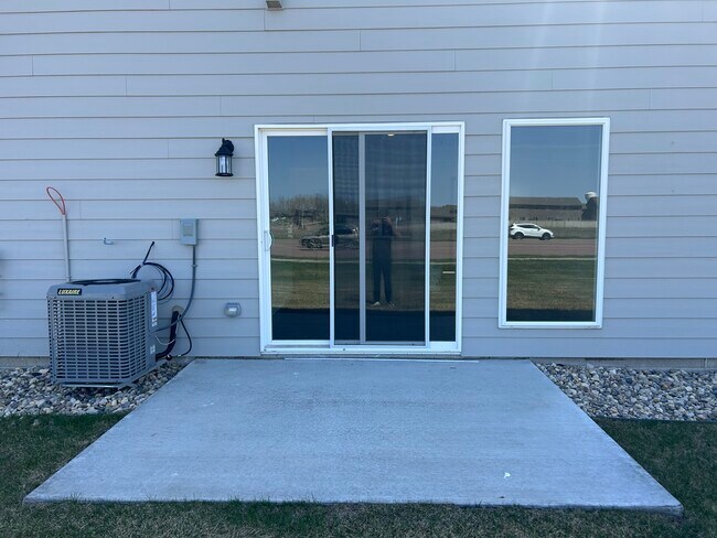 Building Photo - 6103 S Alki Pl