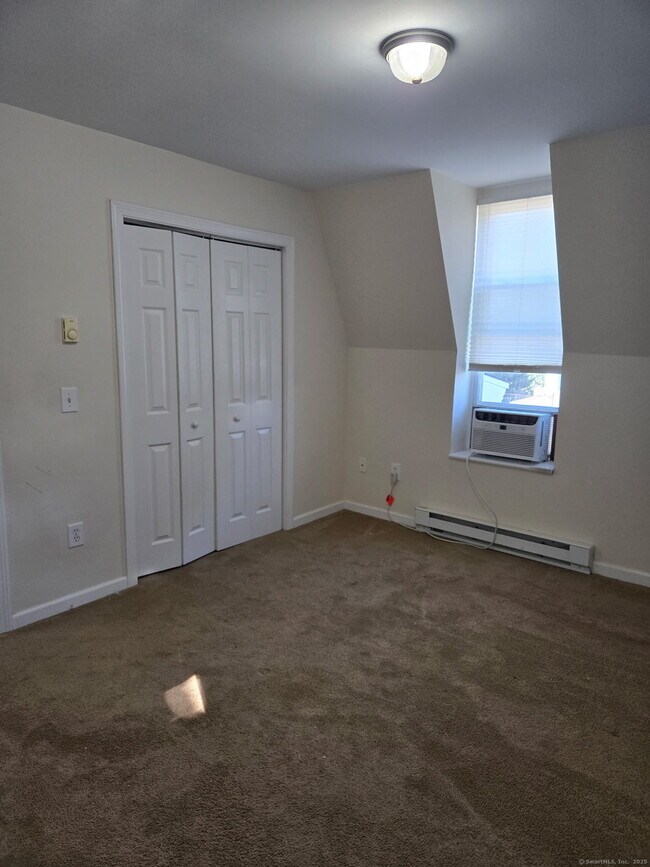 Building Photo - 52 Pleasant St