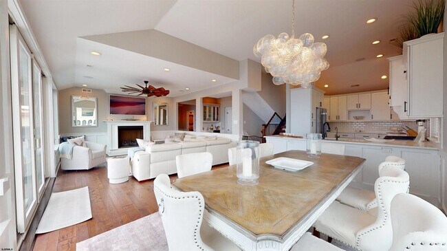 Building Photo - 404 21st St S