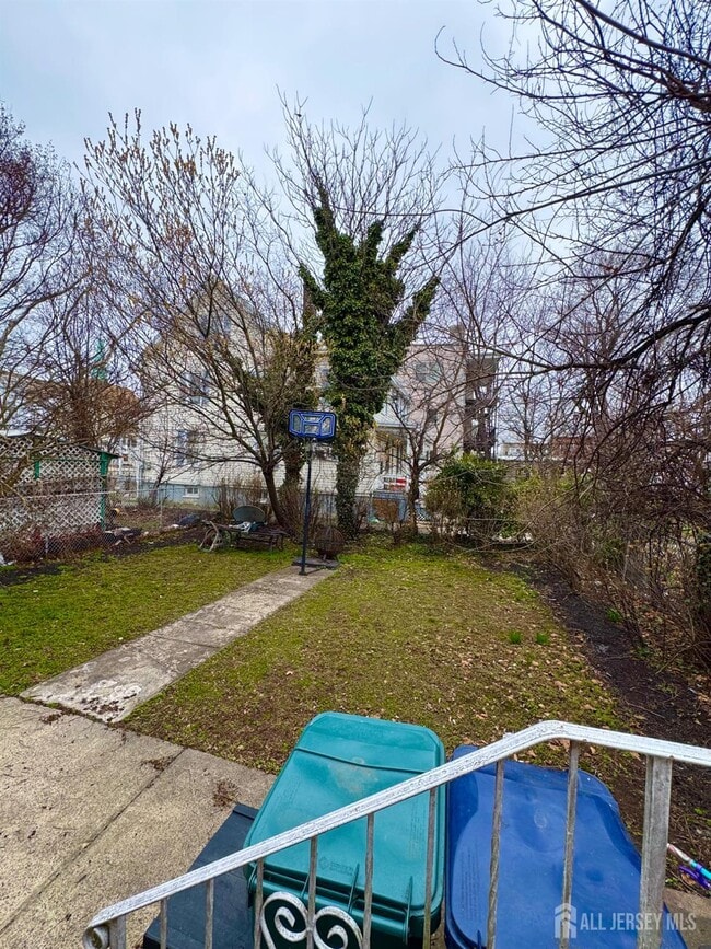 Building Photo - 80 Commerce St