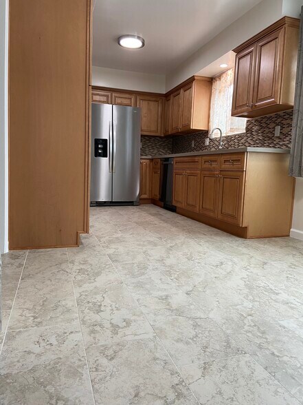 kitchen - 1161 W Duarte Rd