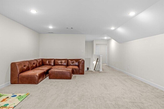 Building Photo - 609 Yvonne Bnd Dr