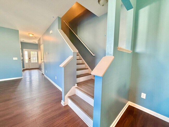 Building Photo - Updated 3BR Townhome | Community Pool, Gym, Pickleball, & Tennis Courts | Easy RTP Access