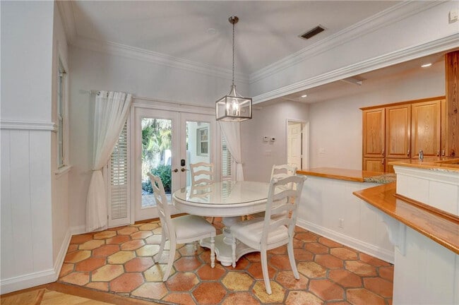 Building Photo - 302 NW 11th St