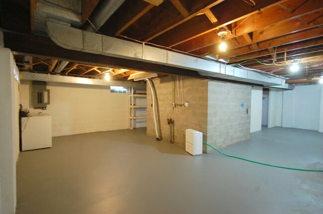 Building Photo - 3 Bedroom 2 Bathroom 2 Stall Attached Garage - Boone Iowa