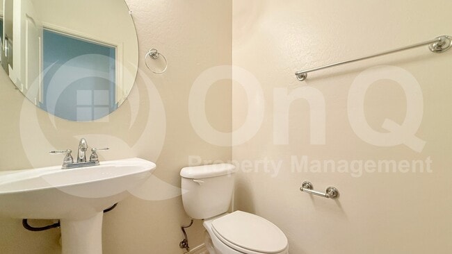 Building Photo - 2222 E Huntington Dr