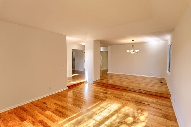 Building Photo - 4-Bedroom 2-Bathroom Saratoga Home