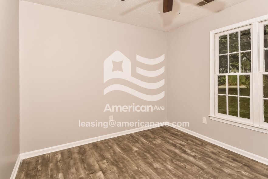 Building Photo - 241 Holmsbury Rd