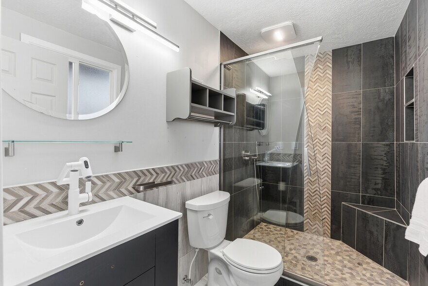 Building Photo - 8682 S Alpen Cir